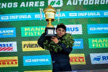 Victoria y Campeonato para Campione